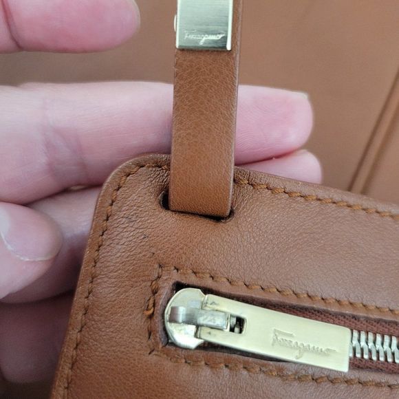 Salvatore Ferragamo Vintage Brown Leather Bag . - Picture 9 of 16